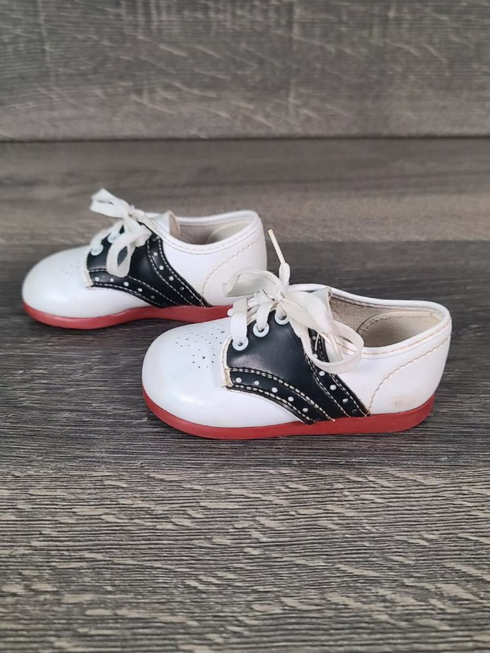Black and White Toddler Size 3.5D Saddle Shoes - Picture 2 of 10
